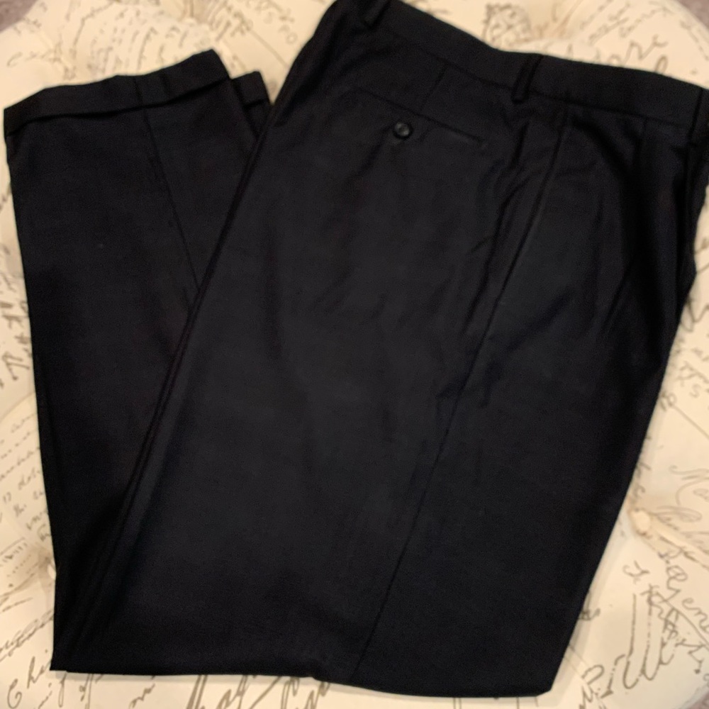Roundtree & Yorke Smart Travel Slacks